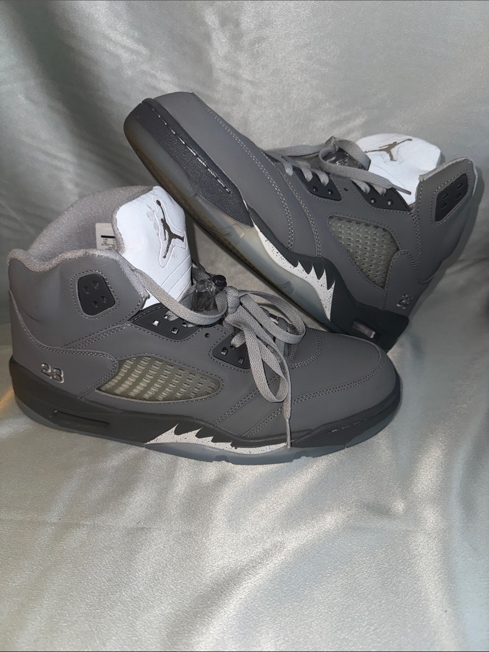 Jordan Men’s Retro 5 Sneakers - Grey/White